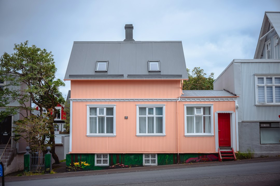 Beispielfoto einer frisch gestrichenen Hausfassade